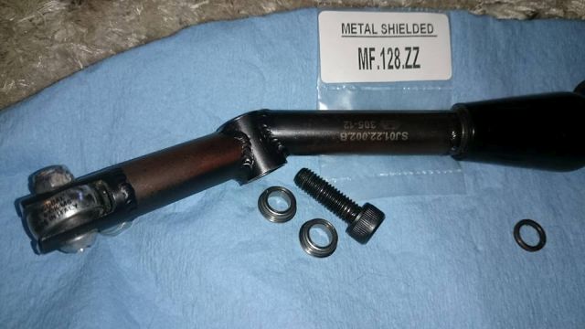 Mygale gear lever with roller bearings