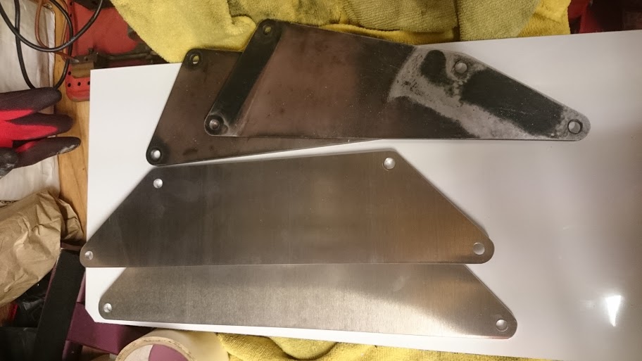 Rear wing support brackets